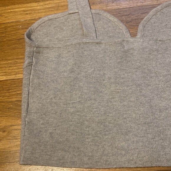 *last chance* NWOT. H&M | Women’s cropped grey/brown tank top. Never worn!! - Picture 13 of 15